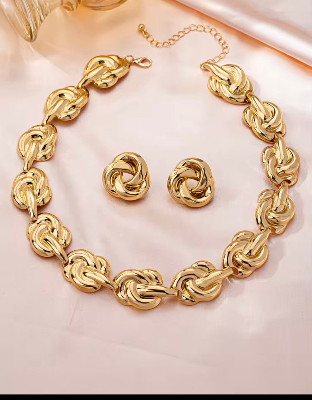 Elegant Gold Knot Jewelry Set