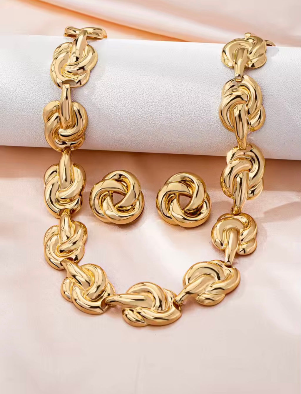 Elegant Gold Knot Jewelry Set