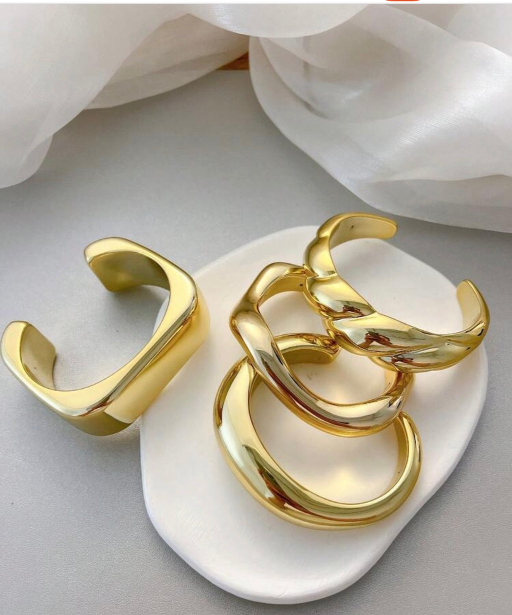 Golden Sculpted Cuff Ring Set